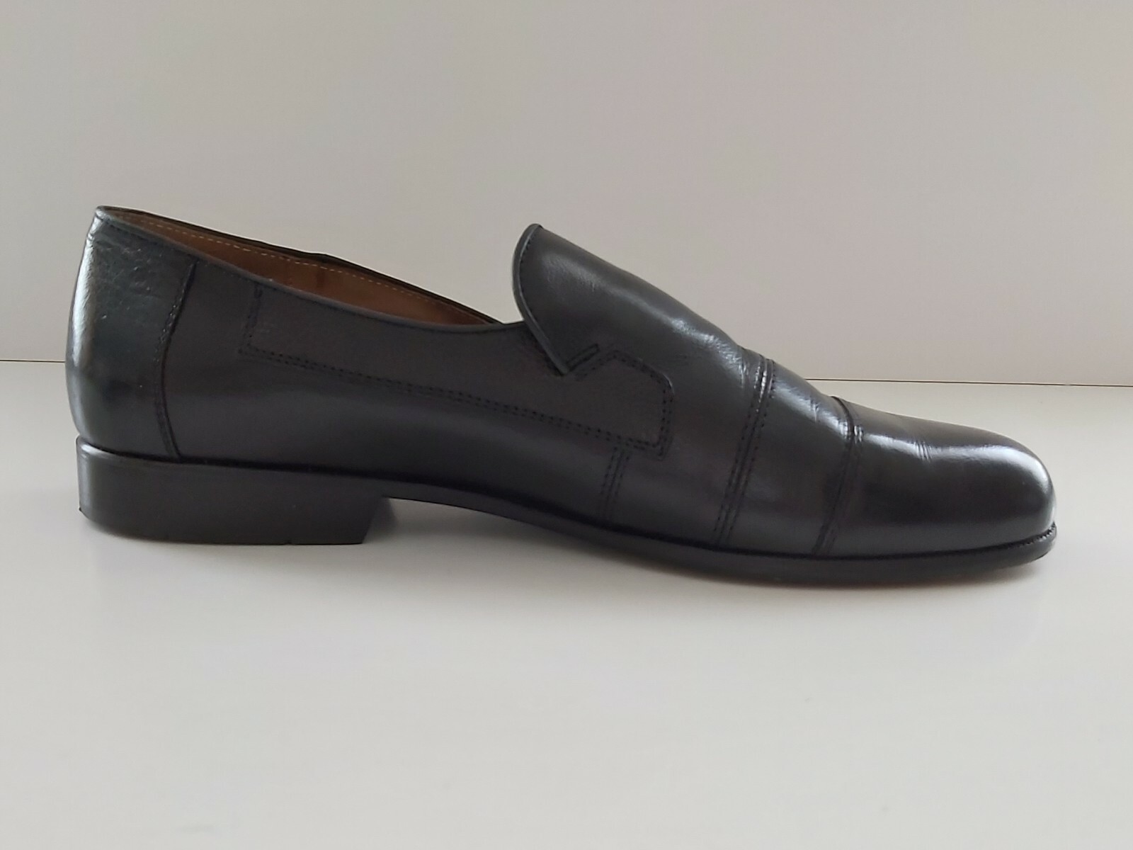 NERA Elegante Slipper EUR 44 top suola in cuoio Gtuttius ottimo stato Sautope classeiche da uomo NERA Elegante Slipper EUR 44 top suola in cuoio Gtuttius ottimo stato Sautope classeiche da uomo