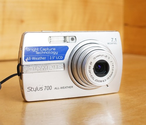 Olympus Stylus 700 All Weather Digital Camera 7.1MP 3x Zoom Silver Tested READ! - Picture 2 of 6