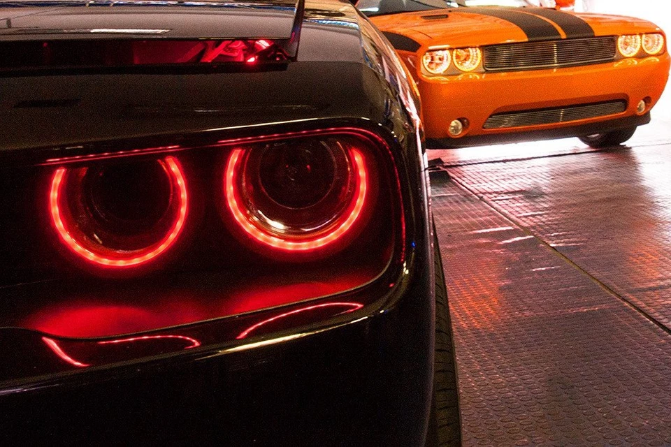 Anillos de faros LED azules con halo para Dodge Challenger 2015-2018 (acero inoxidable cepillado) Foto 4 de 4