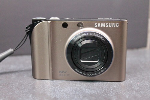 Samsung NV100 HD 14.7MP Digital Camera - Picture 5 of 7