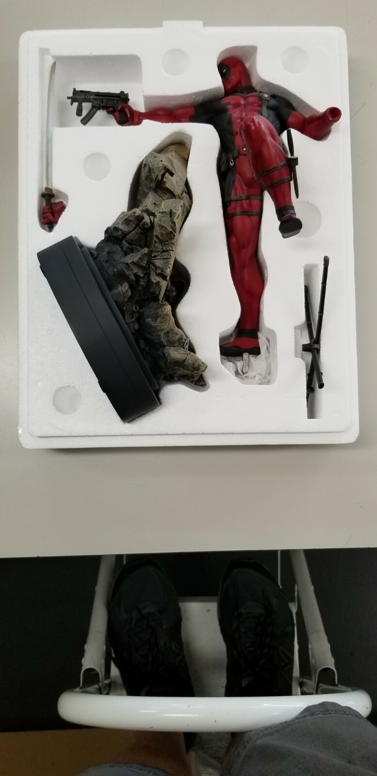 Bowen Designs Deadpool Red Action Statue #200 of 2100 Kucharek Brothers - Picture 2 of 9