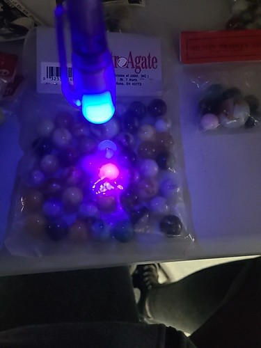 Vintage Sealed bag of 45+1 Gladding-Vitro Agate Marbles With Fluorescent  (9 B⁵) - Picture 3 of 5