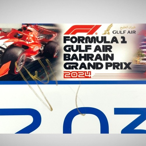 Placa de matrícula F1 Bahrein 2024 NUEVA firmada por Carlos Sainz Ferrari - Imagen 3 de 7