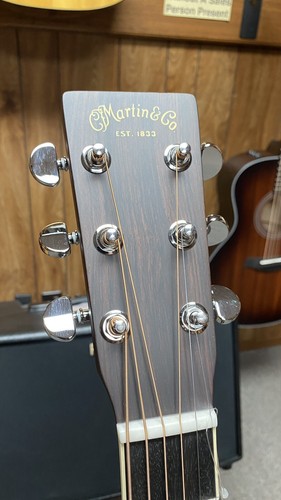 Martin D-35 ACOUSTIC GUITAR NEW WITH WARRANTY - Picture 7 of 11
