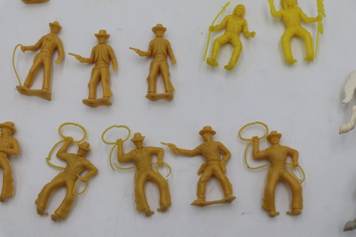 Lote de figuras de plástico Marx conjuntos parciales vaqueros e indios caballos etc. - Imagen 10 de 12