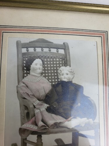 Vintage framed picture of dolls, ca. 1940s - Foto 2 di 7