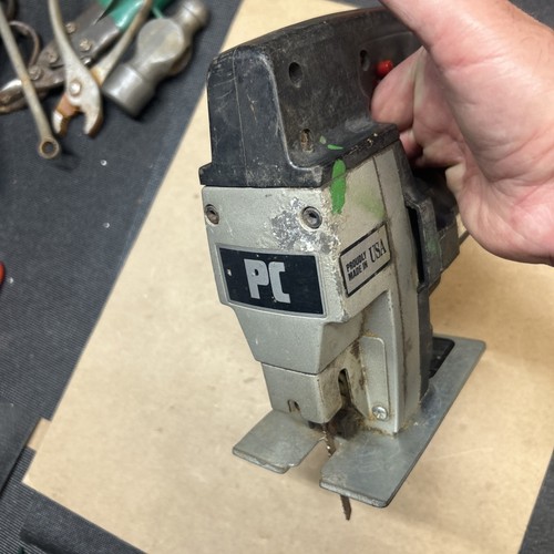 Sierra caladora industrial de velocidad variable PORTER CABLE H D con cable aislante doble de 7’ - Imagen 6 de 13