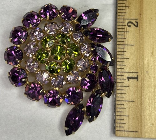 WEISS Vibrant Flamboyant Purple Pink Light Green Rhinestones Gold Prong Brooch - Picture 8 of 9
