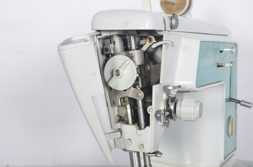 Singer Touch & Sew Zig Zag Model 626 Sewing Machine Tested Working With Pedal - Picture 12 of 16