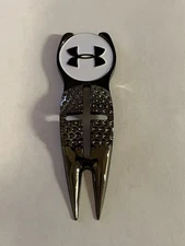 Crosshairs Divot Tool & Under Armour 1" Coin Style Golf Marker