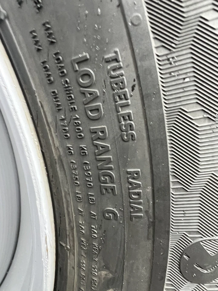 19.5" x 6 Steel Wheel w/ Conti HSR 5 Tire 225 70 19.5 10 Lug Ford Rim F550 OEM  - Image 3 of 4