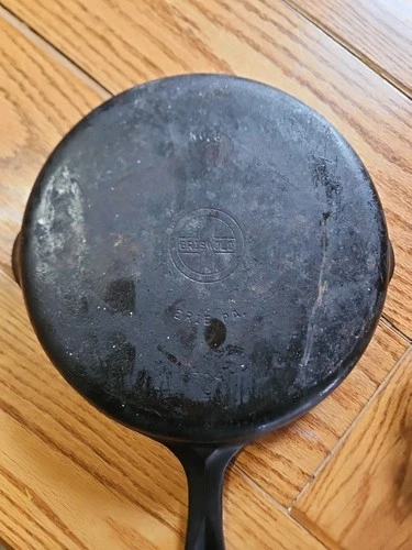 Vtg  Griswold Cast Iron No. 8 Skillet 10.5” Dual Pour Spout