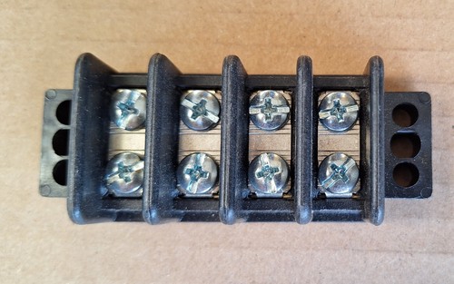 4 Pole 30A Terminal Block - Picture 2 of 3