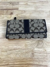 Coach  Leather Zip Wallet in Signature Canvas - Khaki