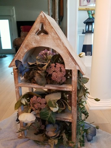 Vogelhaus Blumengesteck - Bild 6 von 7