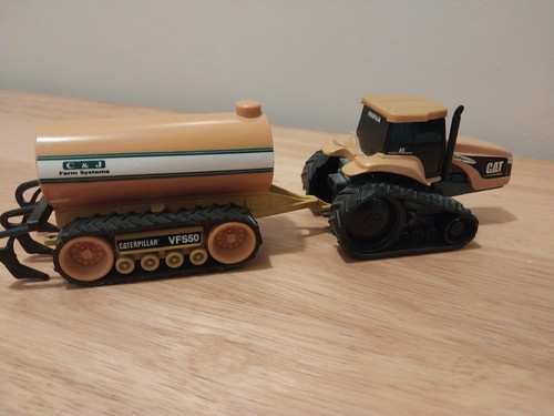 1/64 Caterpillar 45 Challenger tractor w/ CAT VFS 50 and J Farm sludge wagon - Picture 5 of 8