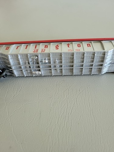 AHM HO Scale CB&Q Burlington Route Coil Car with Load - Missing One Set Of Wheels - Bild 7 von 8