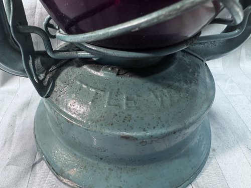 ANTIQUE DIETZ BLUE LITTLE WIZARD KEROSENE LANTERN WITH RED RAILROAD LENS - Picture 15 of 23