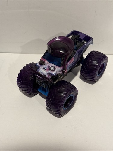 Monster Jam 1:64 Pirates Curse Gears And Galaxies Hot Wheels Purple Truck