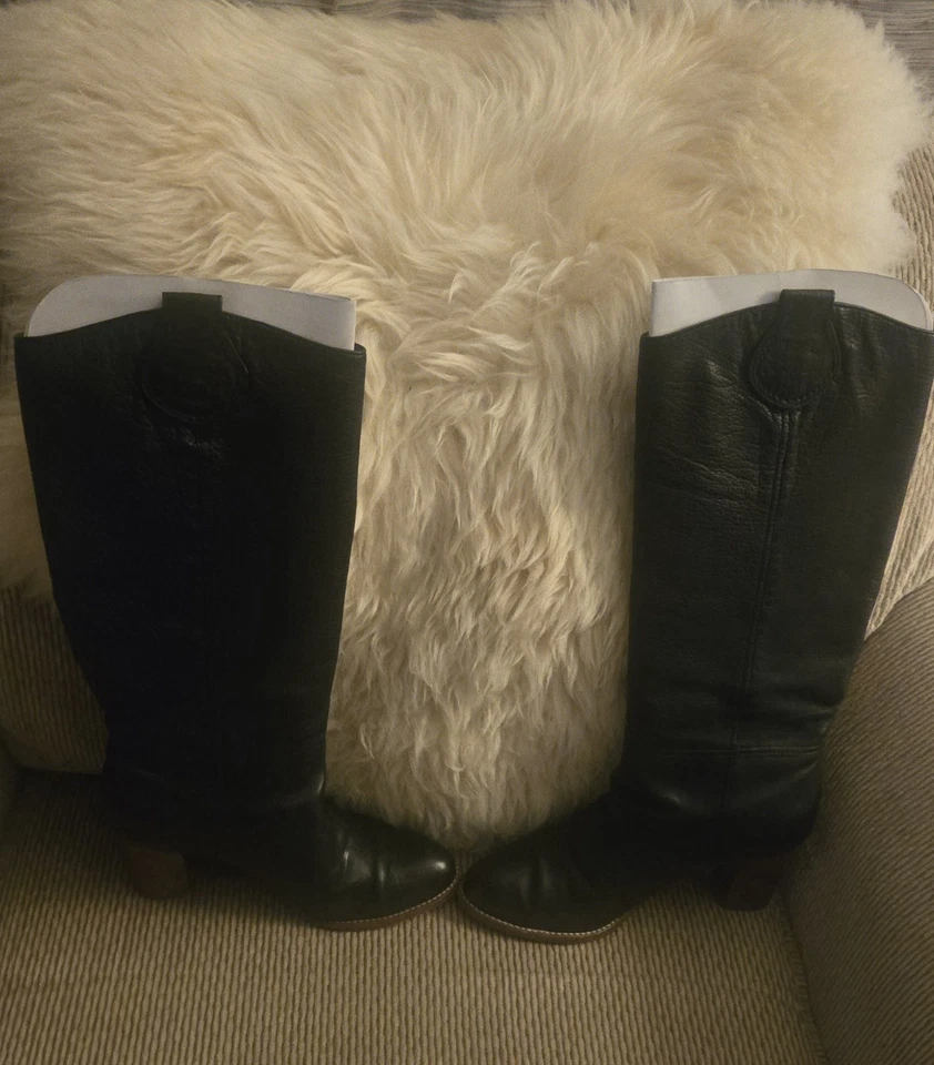 Б/у в отличном состоянии! ВИНТАЖНЫЙ ТРЕНЕР ~ ЭЛАСТИЧНЫЙ ЧЕРНЫЙ КОЖАНЫЙ КОЛЕНА САПОГИ НА ВЫСОКОМ КАБЛУКЕ ~ РАЗМЕР 7,5 - Изображение 3 из 4