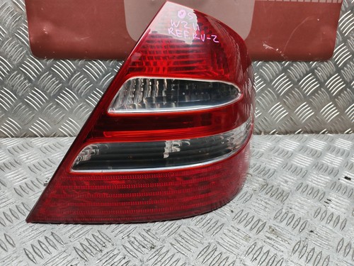 MERCEDES BENZ E-KLASSE W211 RÜCKLEUCHTE FAHRERSEITE HINTEN A2118200464 BJ 2005  - Bild 6 von 6
