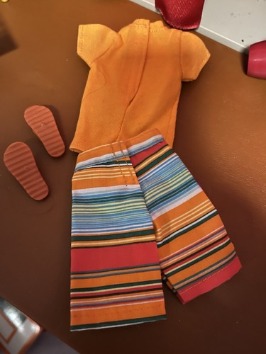 Mattel, Disney High School Musical 2, Chad Outfit, 3Teilig, T-Shirt, Short,Schuh - Bild 3 von 3