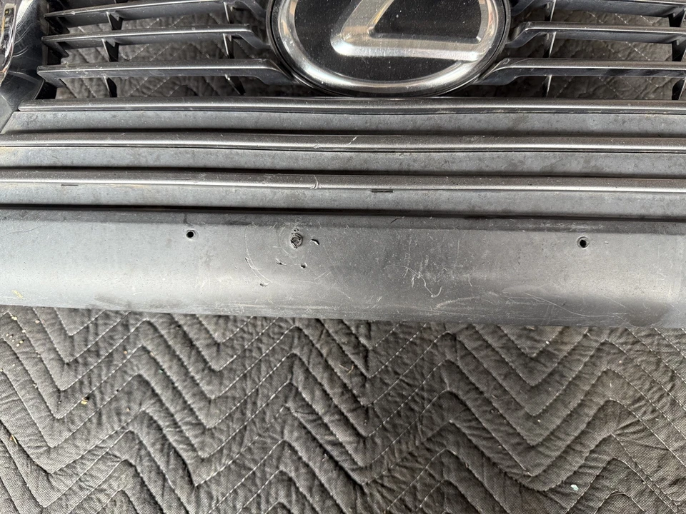 Parrilla de parachoques delantero OEM para Lexus IS350 IS250 2014-2016 Foto 2 de 4