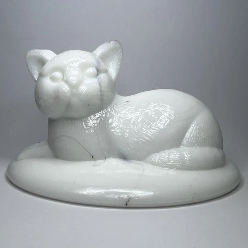 Westmoreland Milk Glass Cat Kitten on a basket  LID ONLY 5” x 3.5”