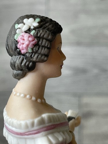 Lenox The Great Fashions Of History " Caroline " Porcelain Figurine - Picture 11 of 12