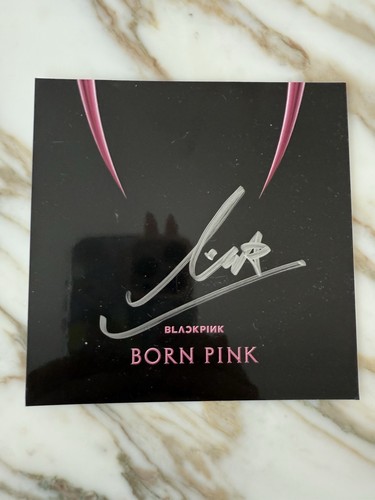 BLACKPINK - BORN PINK Lisa Cassette + LISA SIGNED ART CARD - Picture 2 of 7