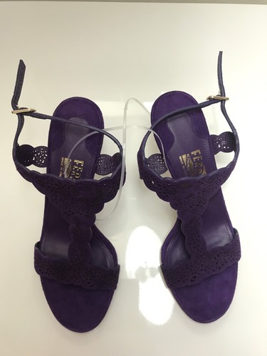 Salvatore Ferragamo Garcia Damen-Ledersandalen in lasergeschnittenem Wildleder lila 6C - Bild 7 von 12