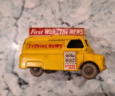 Matchbox Bedford Evening News Van Excellent condition no 42 Lesney