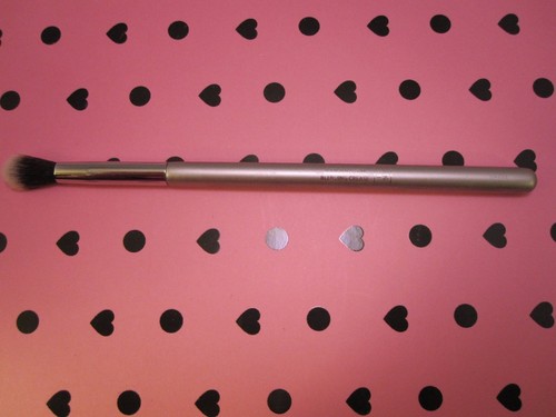 IT Cosmetics for ULTA Airbrush Blending Crease Brush #105 - Picture 2 of 2