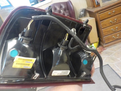 2007-2010 GMC Sierra Taillamp Aftermarket Replaces Gm # 25958484 and 15206399 - Picture 2 of 3