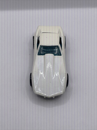 Vintage Hot Wheels 1975 Pearl White Corvette Stingray Blue Windows - Picture 9 of 11