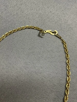 COLLIER PIERRE CARDIN , CHAÎNE CORDE , TORSADÉE. PLAQUÉE OR OU DORÉE . - Photo 1/4