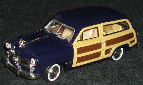 TESTORS "HOT METAL" 1949 FORD WOODY CUSTOM CRUISER DIECAST KIT 1/24 - Picture 1 of 12