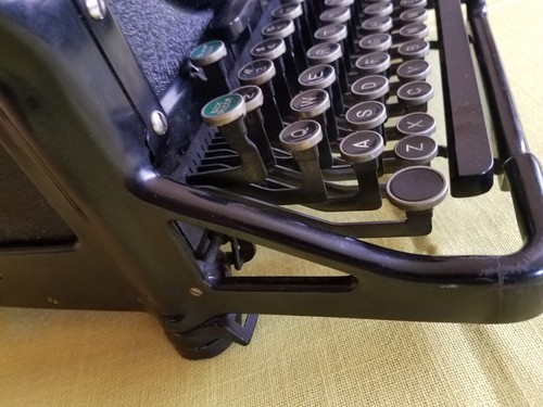 Antique 1936 Underwood II Standard No 6 Typewriter Serial Number 4395751-11 - Picture 7 of 12
