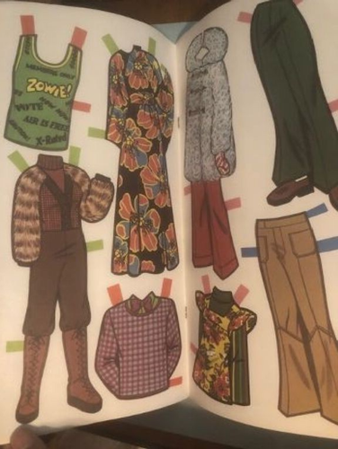 Libro de muñecas de papel Fave Teens 1973 vintage sin usar sin cortar 4 muñecas 5 páginas ropa - Imagen 2 de 11