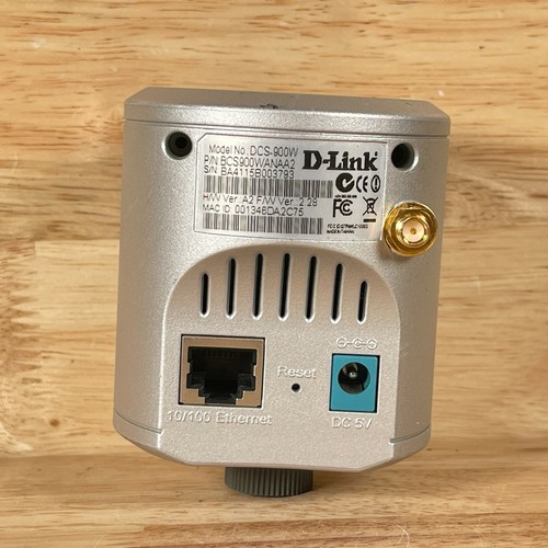 D-Link DCS-900W Silver Wireless Portable One Ethernet Port Internet Camera - Picture 2 of 4