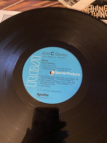 Elvis huge yellow letters to vinyls RCA - Picture 6 of 7