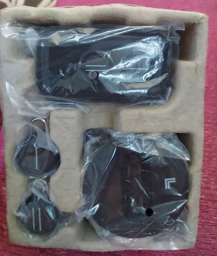 Sharper Image - Portable Electronic Key Finder - 45 Foot Range - Black Two Fobs - Picture 3 of 11