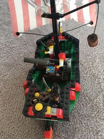 LEGO Pirates 6250 Cross Bone Clipper  100% Complete