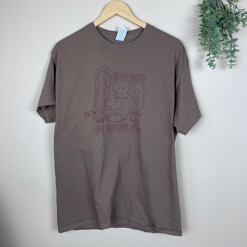 Atomic 79 Boots Western Dillon MT Graphic Tee Cowboy Brown Gildan Size L