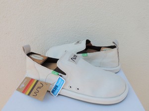 white sanuks