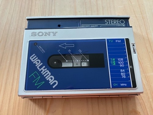 Sony WALKMAN WM-F20 Slim Radio Built-in Tested Working Overhauled - Picture 2 of 10