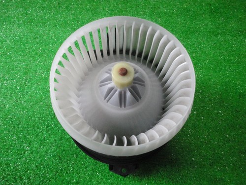 TOYOTA AQUA NHP10 Genuine A/C Blower Motor 87103-52200 - Picture 3 of 4