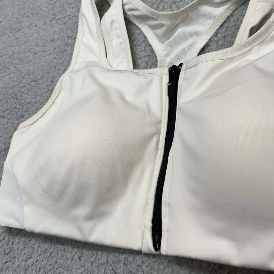 Sujetador deportivo grande Nike Dri Fit soporte alto forma sujetador deletreado Foto 3 de 4