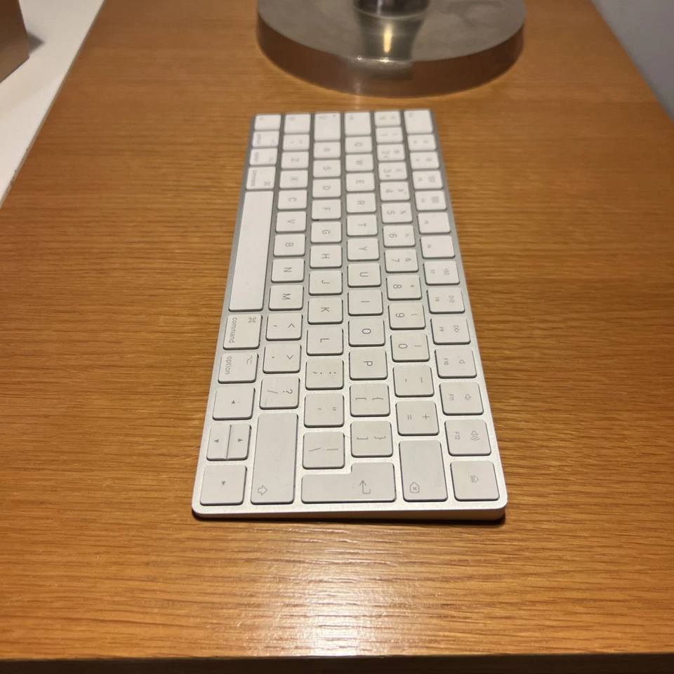 Genuine Apple Wireless Magic Keyboard UK British Layout A1644 White bluetooth - Image 2 of 4