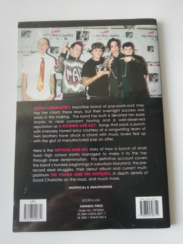 Lot Good Charlotte : TY&TH Journal, The Story of GC Book, + autocollant niveau 27 - Photo 18/18